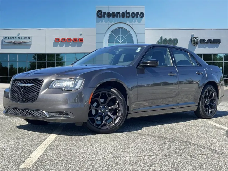 2020 Chrysler 300 Touring photo 1