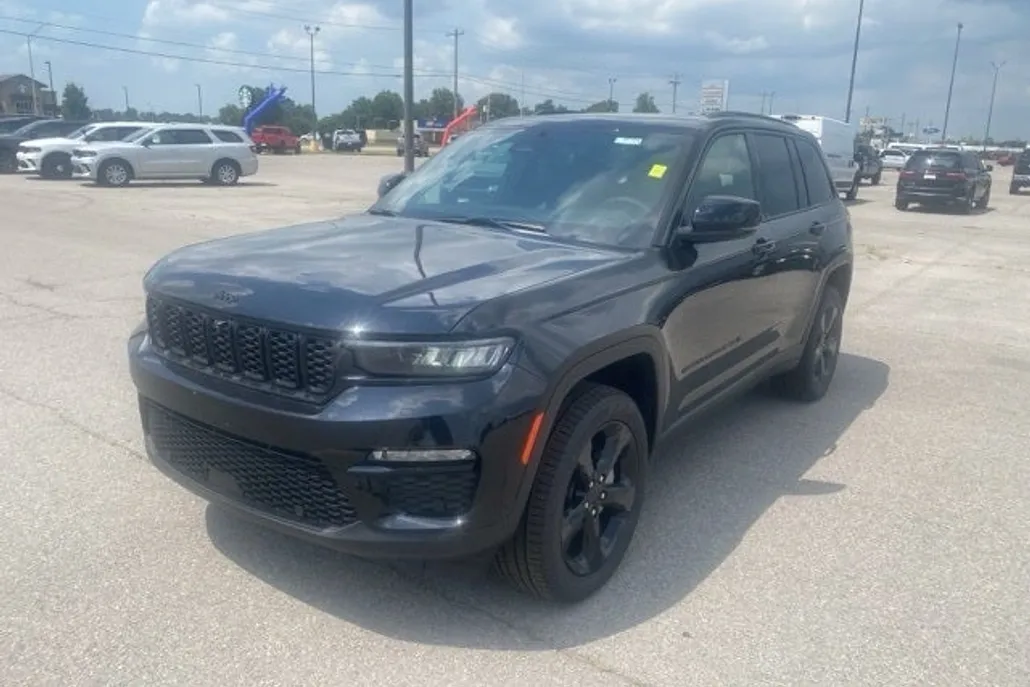 2025 Jeep Grand Cherokee Limited photo 1