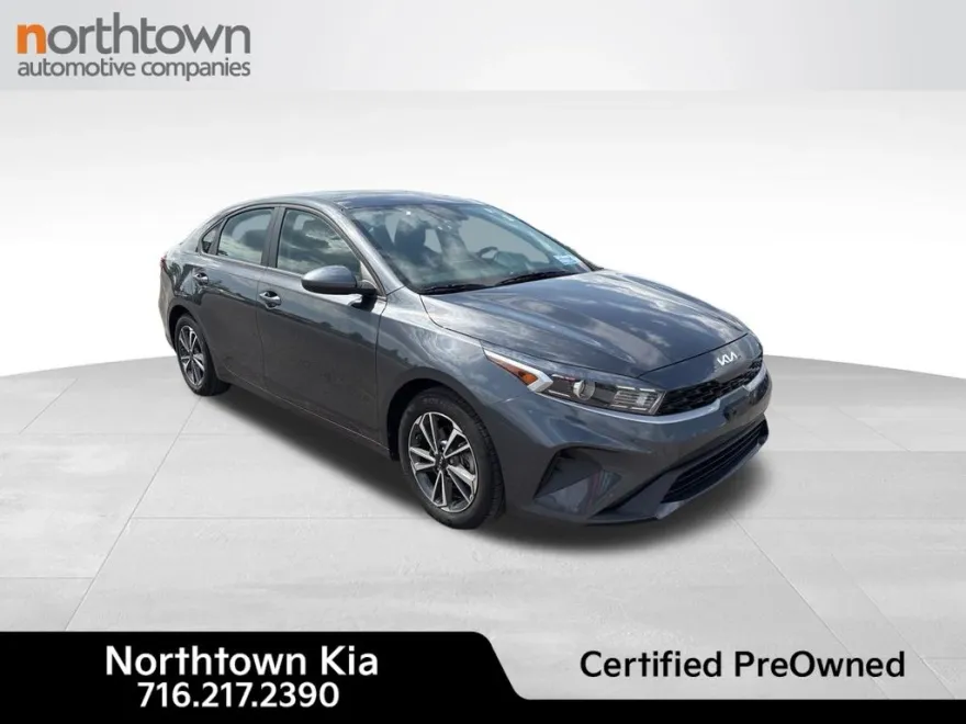 2023 Kia Forte LXS photo 1
