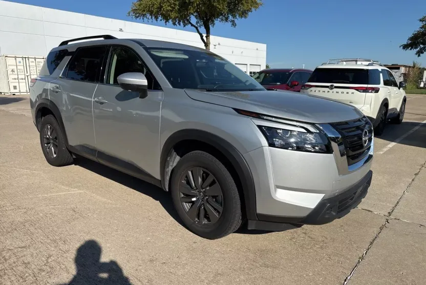 2024 Nissan Pathfinder SV photo 1