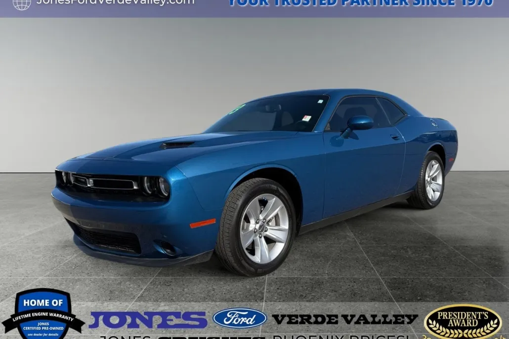 2023 Dodge Challenger SXT photo 1