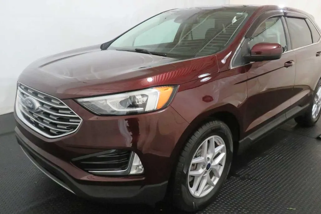 2022 Ford Edge SEL photo 1