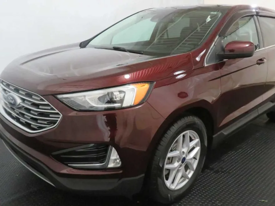 2022 Ford Edge SEL photo 1