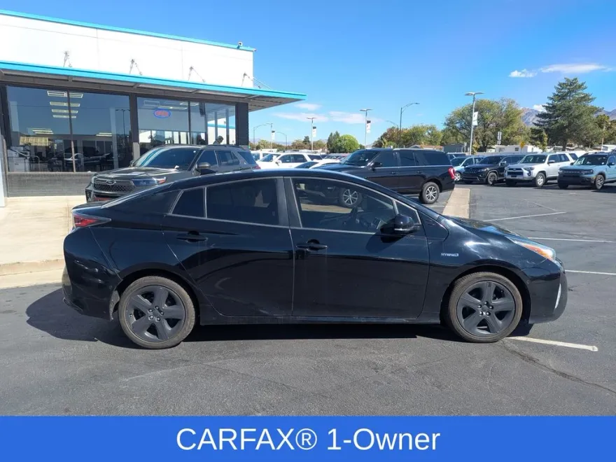 2018 Toyota Prius Four photo 2