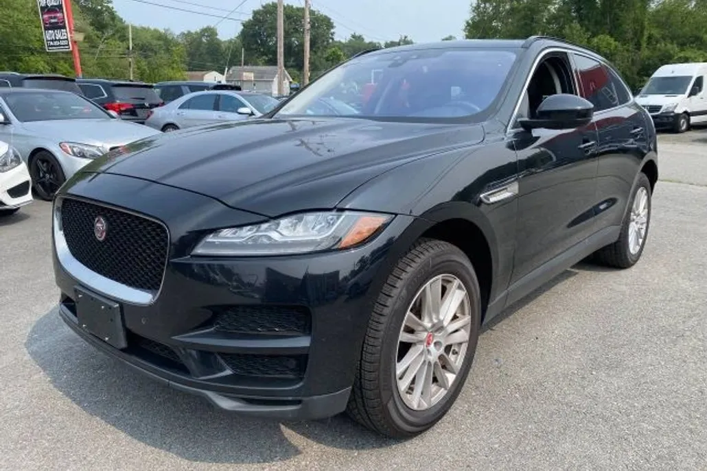 2017 Jaguar F-PACE Prestige photo 1