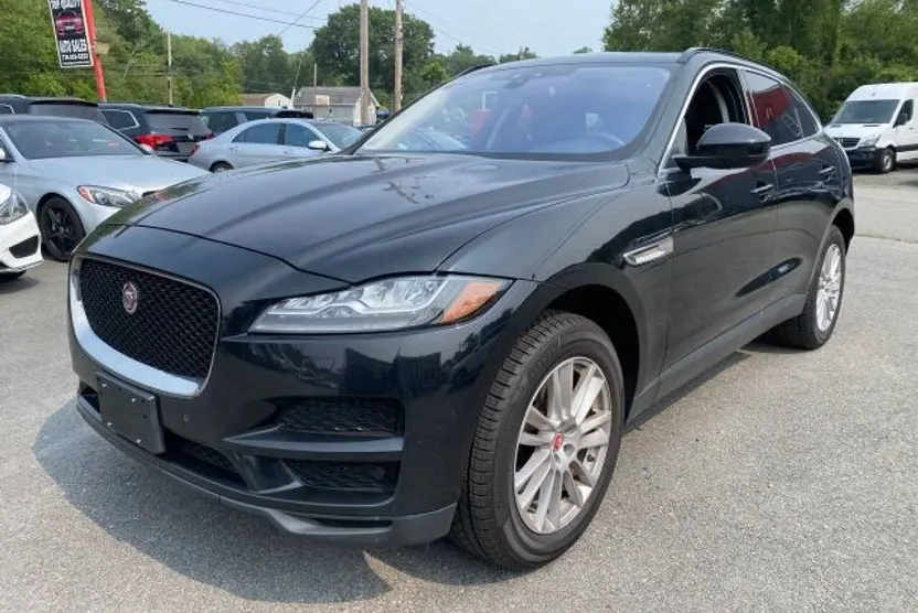 2017 Jaguar F-PACE Prestige photo 1