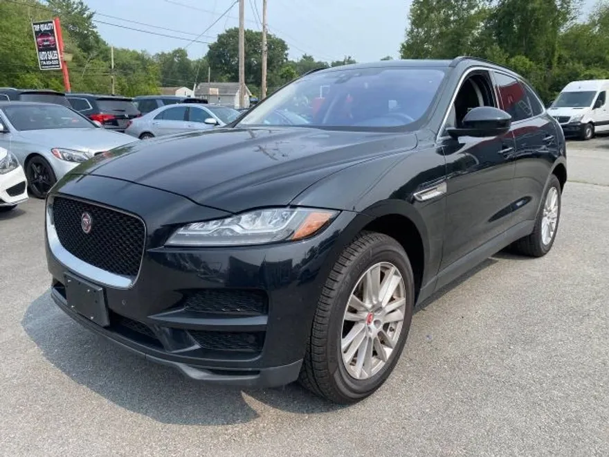 2017 Jaguar F-PACE Prestige photo 1