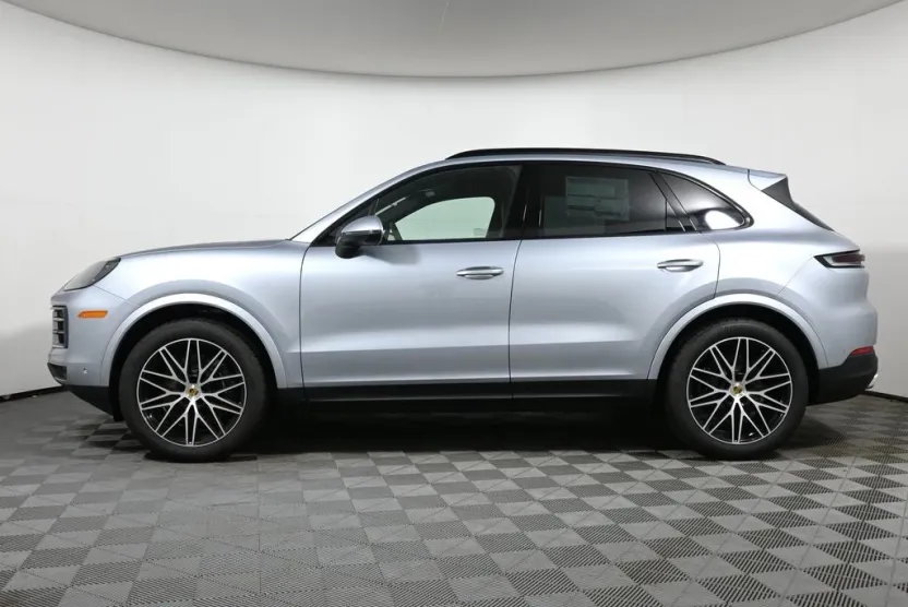 2024 Porsche Cayenne Base photo 1