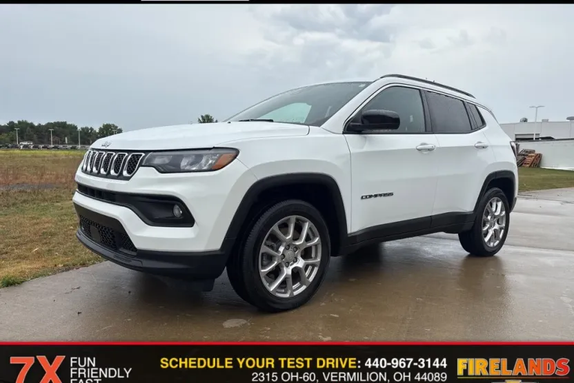 2023 Jeep Compass Latitude Lux photo 1
