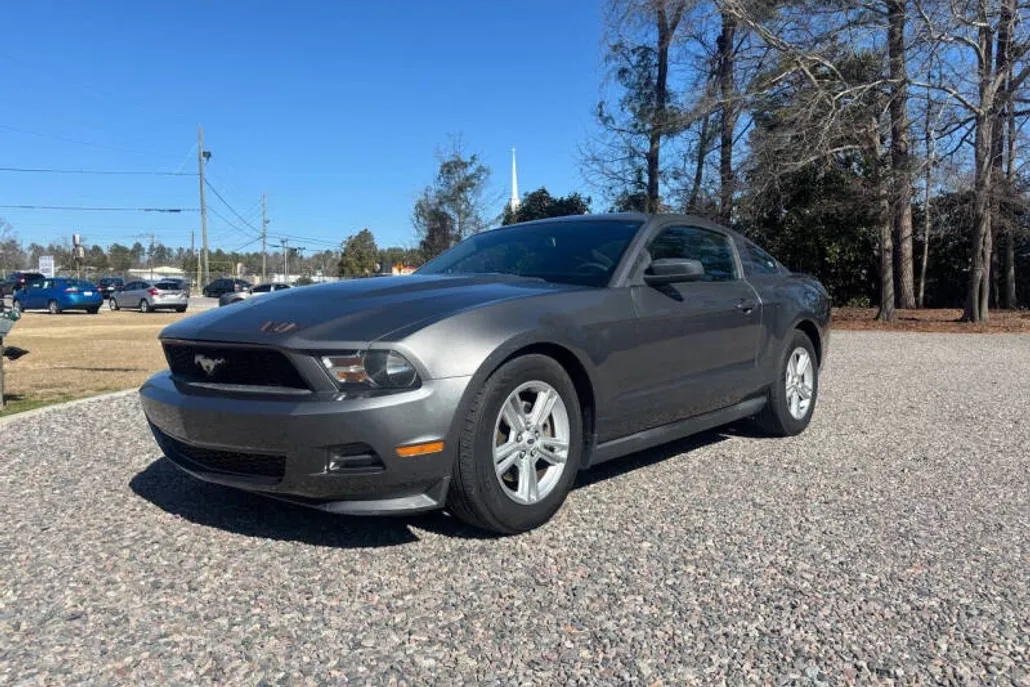 2011 Ford Mustang V6 photo 1
