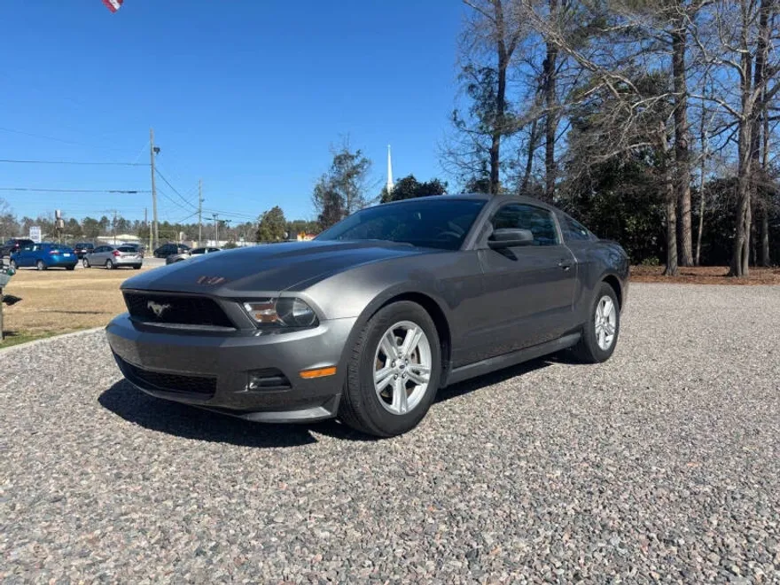 2011 Ford Mustang V6 photo 1
