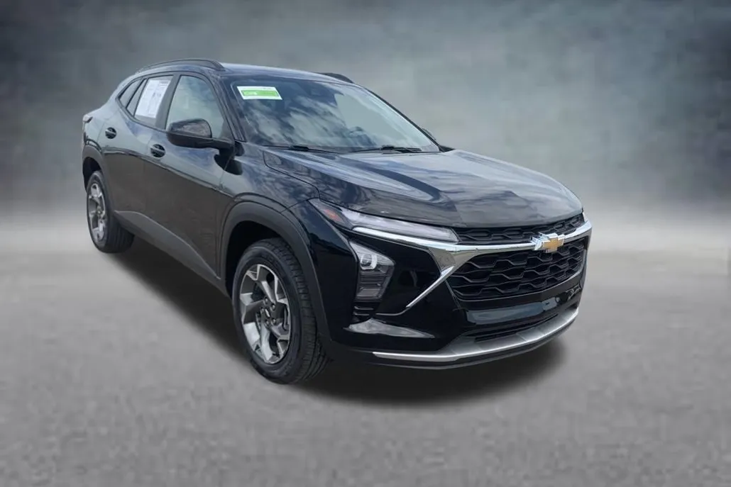 2024 Chevrolet Trax LT photo 1