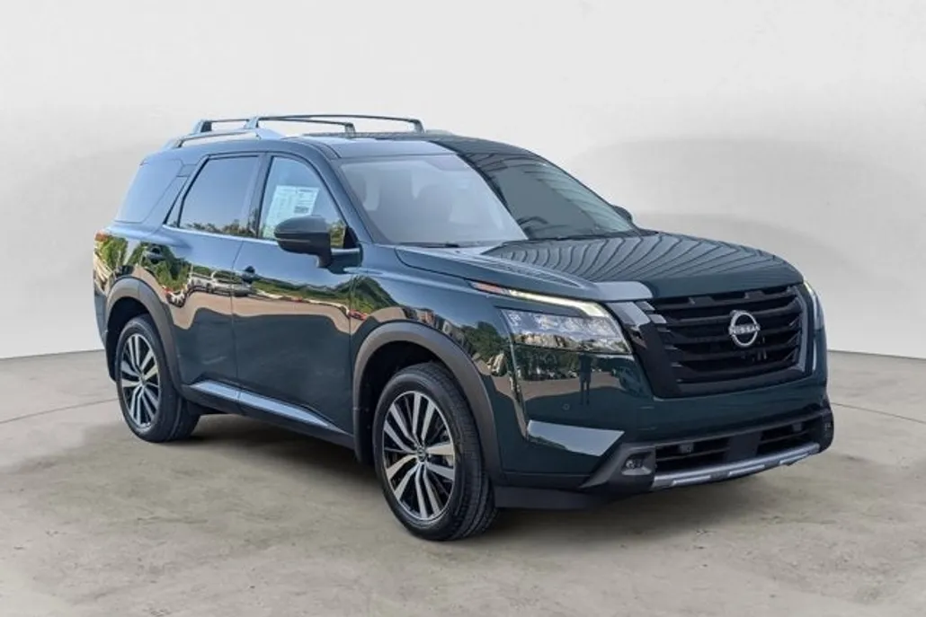 2025 Nissan Pathfinder Platinum photo 1
