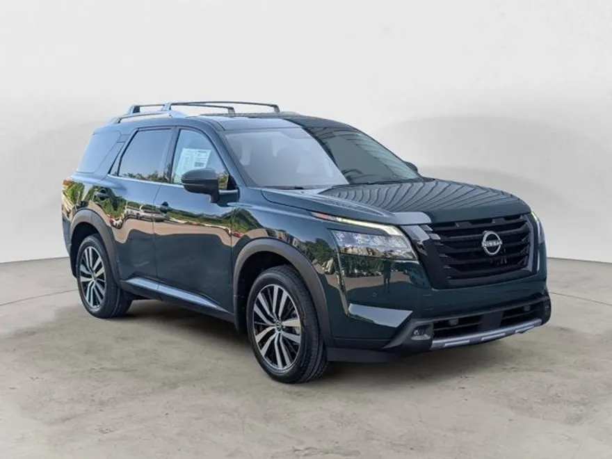 2025 Nissan Pathfinder Platinum photo 1