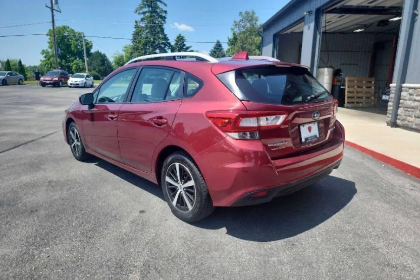 2019 Subaru Impreza Premium photo 1
