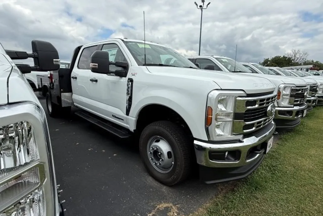 2025 Ford F-350 photo 1