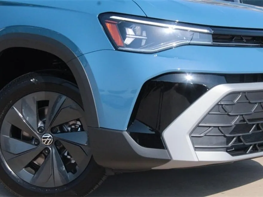 2025 Volkswagen Taos S photo 1
