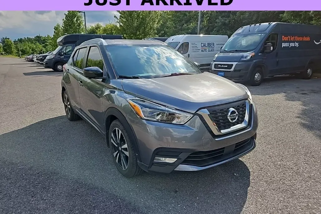 2020 Nissan Kicks SR photo 1