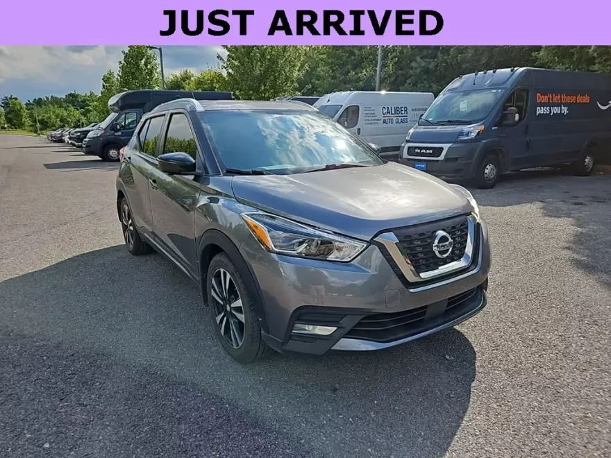 2020 Nissan Kicks SR photo 1
