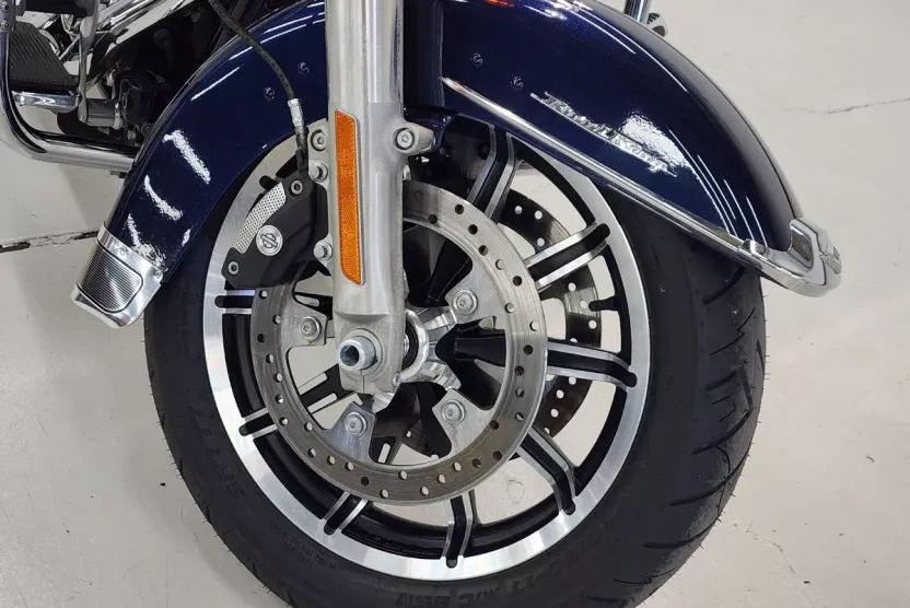 2014 Harley Davidson Road King FLHR photo 1