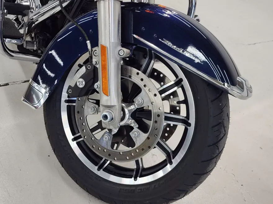 2014 Harley Davidson Road King FLHR photo 1