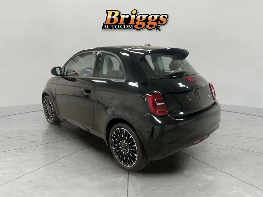 2024 Fiat 500e photo 5