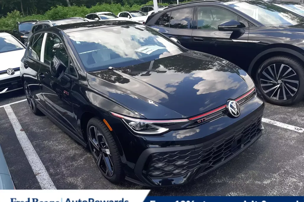 2025 Volkswagen Golf GTI SE photo 1