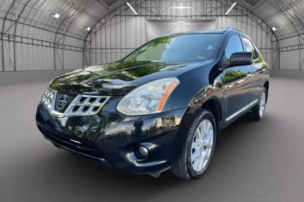 2011 Nissan Rogue SV photo 1