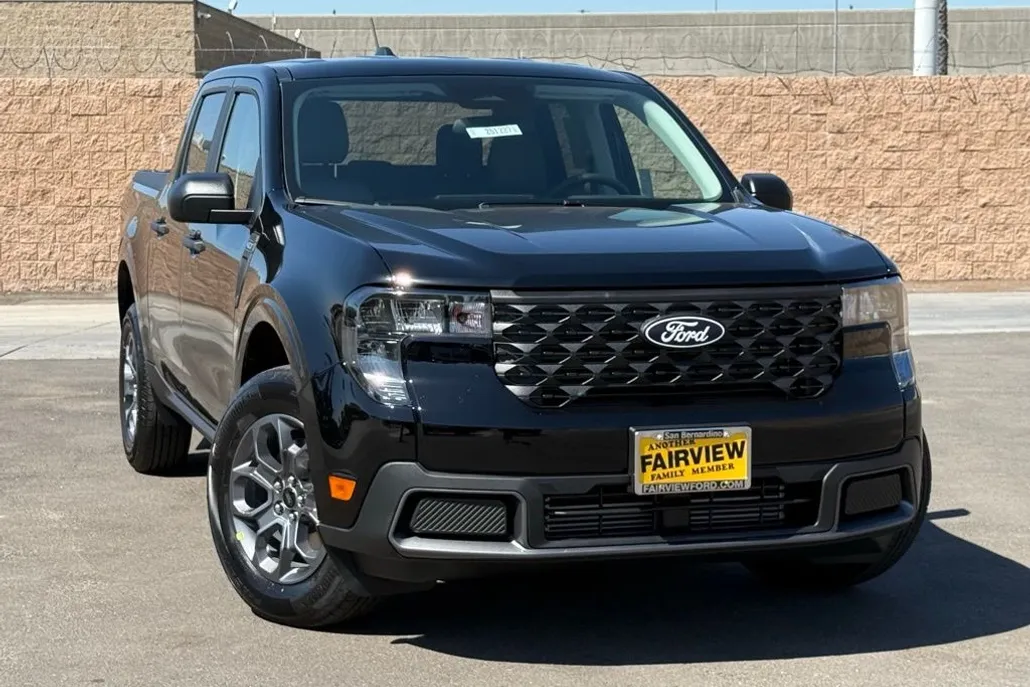 2025 Ford Maverick XLT photo 1