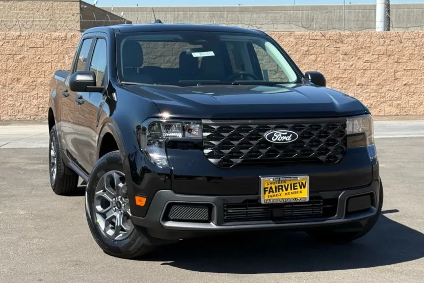 2025 Ford Maverick XLT photo 1