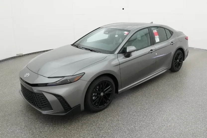 2025 Toyota Camry SE photo 1