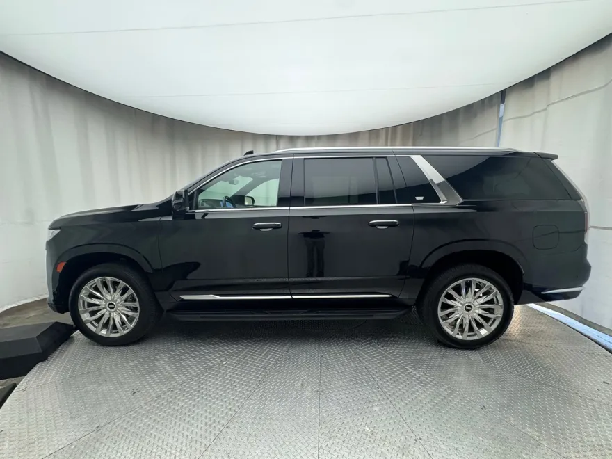 2022 Cadillac Escalade ESV Premium Luxury photo 1