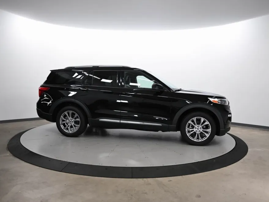 2022 Ford Explorer Limited photo 1