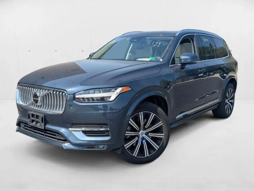 2023 Volvo XC90 Plus photo 1