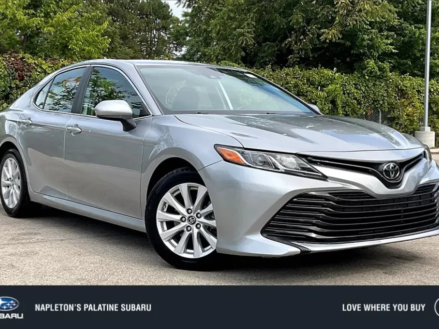 2019 Toyota Camry LE photo 1