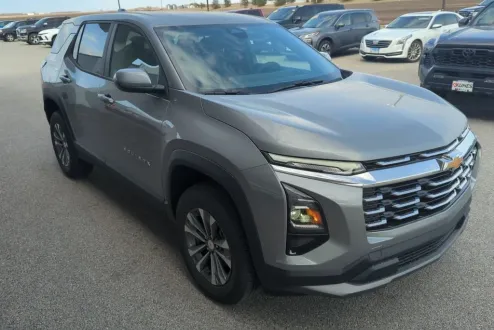 2025 Chevrolet Equinox LT photo 3