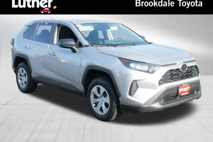 2022 Toyota RAV4 LE photo 1
