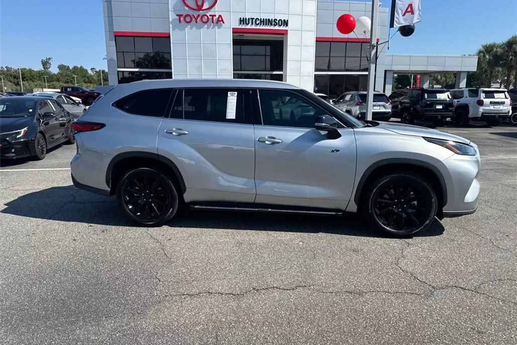 2022 Toyota Highlander XLE photo 1