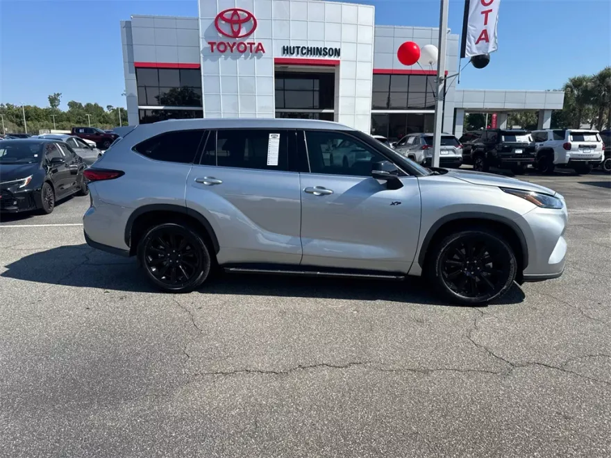 2022 Toyota Highlander XLE photo 1
