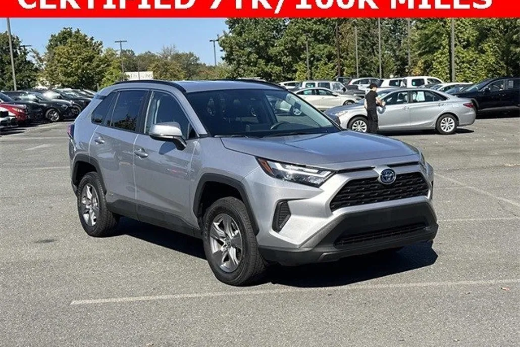 2024 Toyota RAV4 Hybrid XLE photo 1