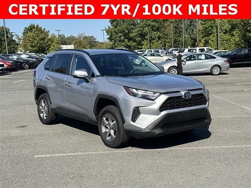 2024 Toyota RAV4 Hybrid XLE photo 1