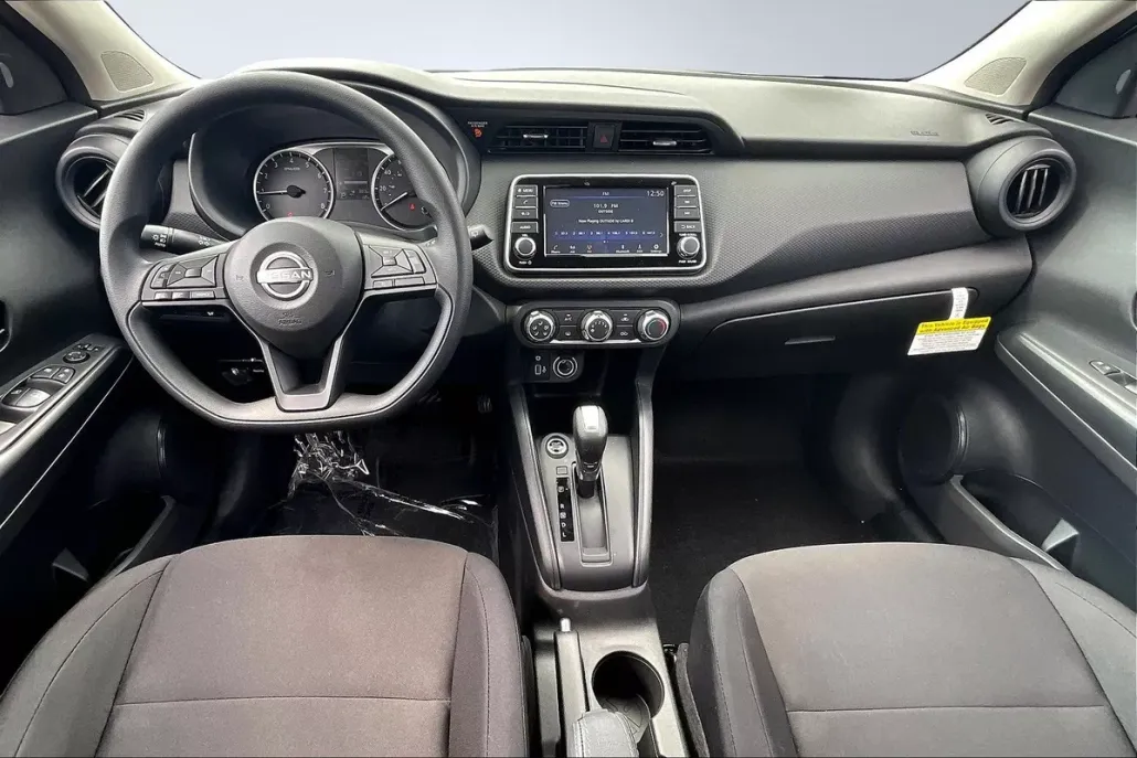 2025 Nissan Kicks Play S photo 1