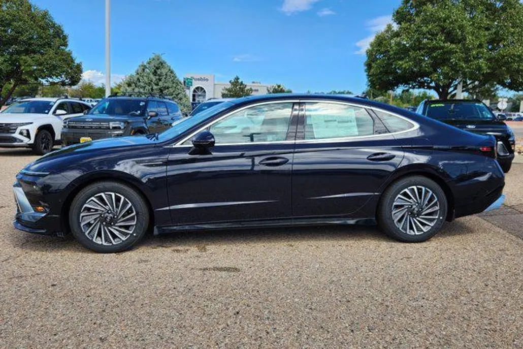 2025 Hyundai Sonata Hybrid Limited photo 1