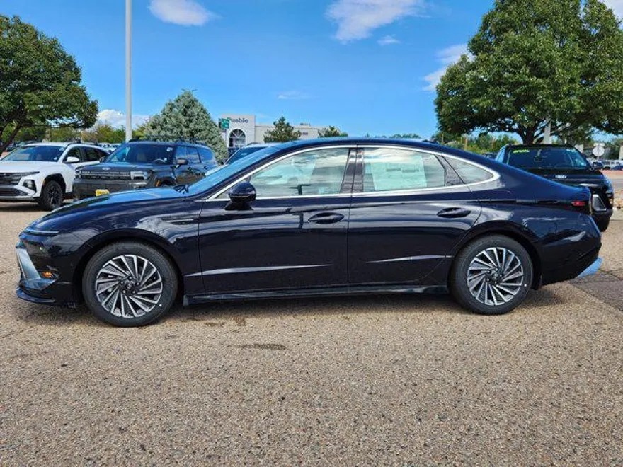 2025 Hyundai Sonata Hybrid Limited photo 1
