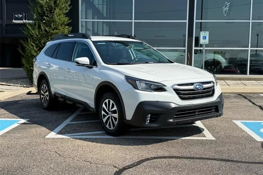 2022 Subaru Outback Premium photo 1