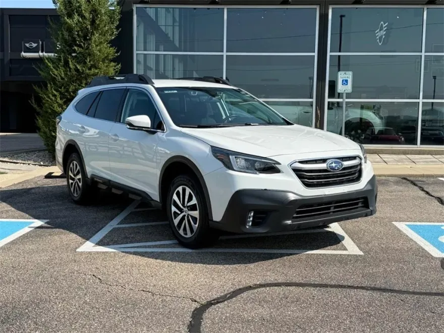 2022 Subaru Outback Premium photo 1