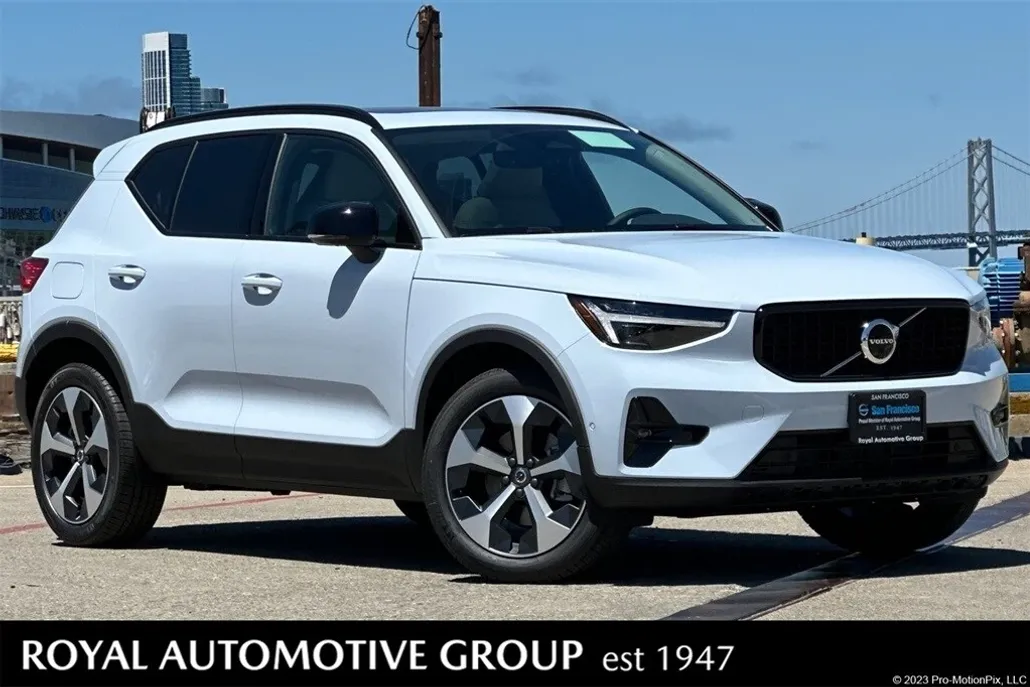 2026 Volvo XC40 Plus photo 1