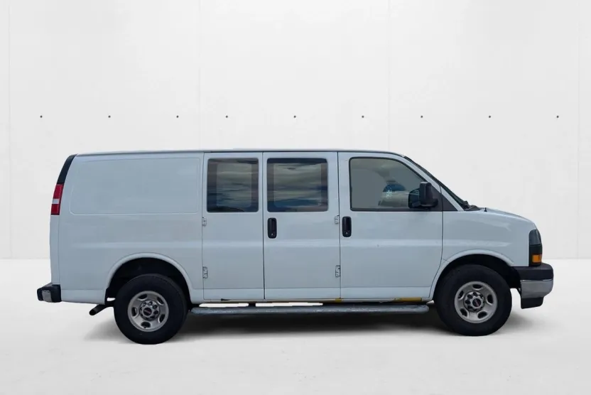 2021 Gmc Savana Cargo 2500 photo 1