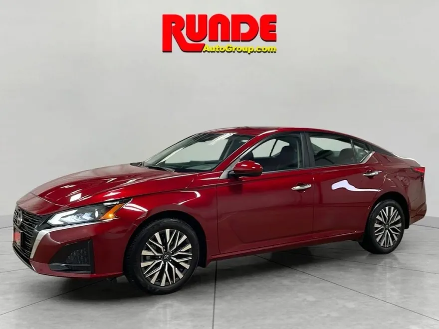 2024 Nissan Altima 2.5 SV photo 1