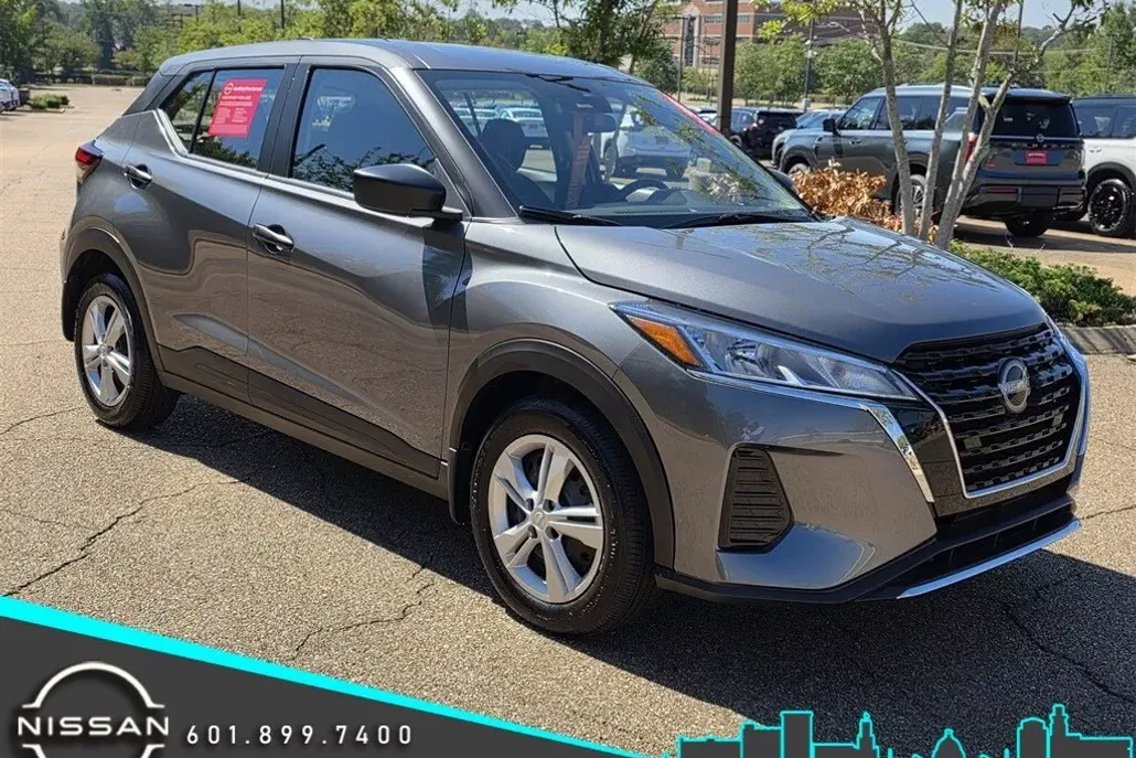 2025 Nissan Kicks Play S photo 1